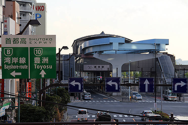 豊洲で左曲がりに終わる ゆりかもめ 軌道、その先に続く計画ルートは
