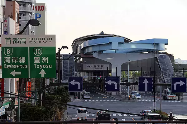 「豊洲で左曲がりに終わる ゆりかもめ 軌道、その先に続く計画ルートは」の画像