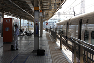新幹線の駅でここだけに存在するホーム構造、人にいえない大失敗あり