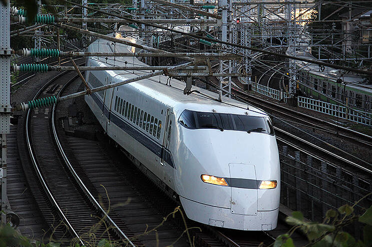 新幹線100系300系が走ってた新尾道駅11 案内に描かれた7編成 年5月16日 エキサイトニュース