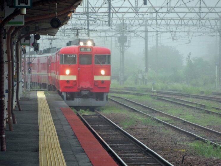 女子校生の嬌声　爺には眩しい【50代から始めた鉄道趣味】315