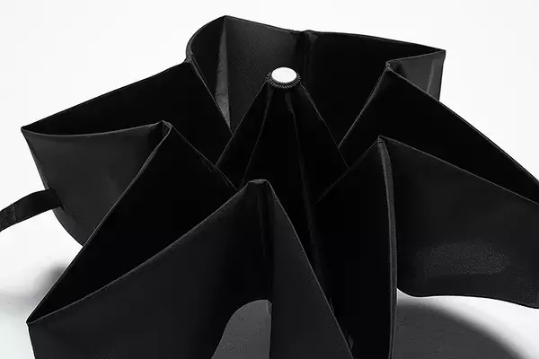 「3秒でスパッと折りたためる傘 urawaza ウラワザ！ 京都ムーンバット発、世界初の形態安定技術で雨の日を楽しく」の画像