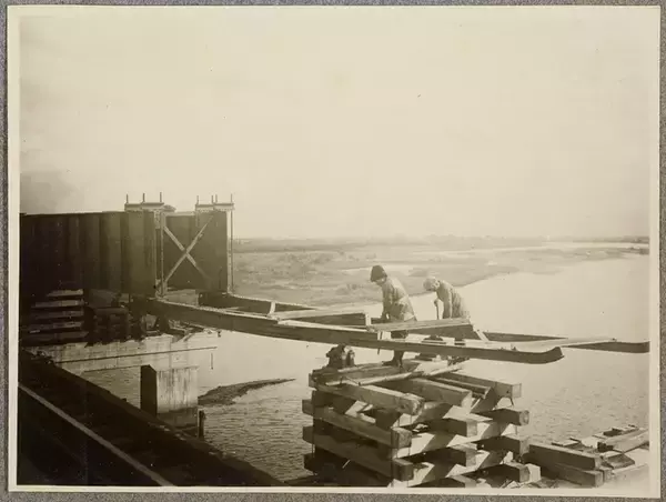 「京都鉄道博物館で「鉄道ネクタイピンの世界」開催」の画像