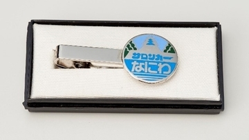 京都鉄道博物館で「鉄道ネクタイピンの世界」開催