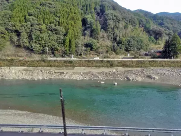 「球磨川沿いには球磨焼酎があるんだけどなぁ【50代から始めた鉄道趣味】400」の画像