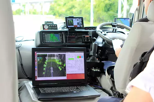 「埼玉工業大学 自動運転AIバス、誤差3ミリで仮設バス停に自動で正着！ 内閣府 SIP 羽田空港エリア実証実験の衝撃」の画像