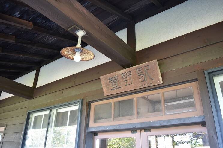 【北海道の鉄道発祥地　幌内線・鉄道遺産を訪ねて (1)】1,000円で宿泊可能なライダーハウスに転用された「萱野駅」