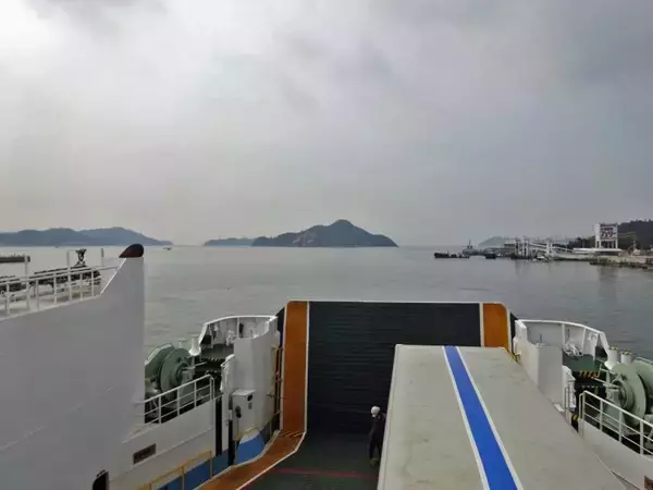「宇野駅から髙松行フェリーに乗船【50代から始めても楽しめますよ鉄道趣味】」の画像