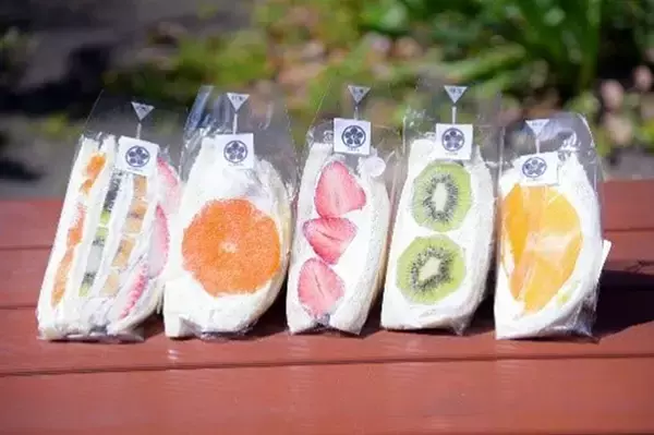 「金山駅 東海道線ホームのベルマートキヨスクがリニューアル、その目玉は「ぜんめいや」フルーツサンド販売！」の画像