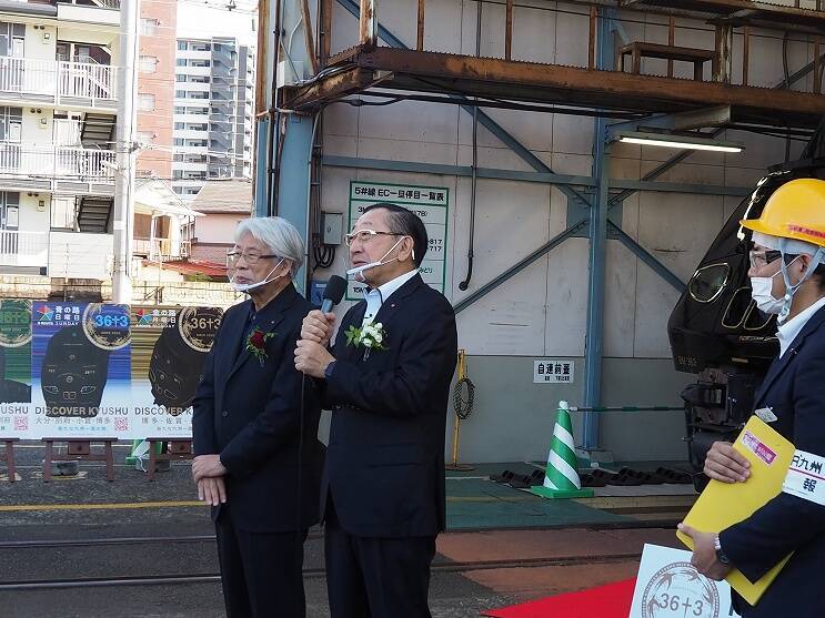 JR九州「36ぷらす3」お披露目！漆黒のボディと豪華な内装でぐるっと九州を回る新たな観光列車