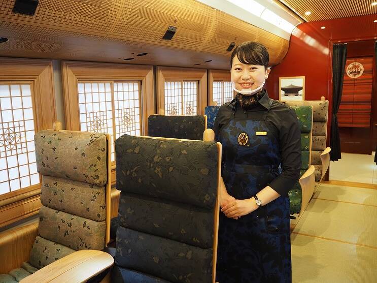 JR九州「36ぷらす3」お披露目！漆黒のボディと豪華な内装でぐるっと九州を回る新たな観光列車