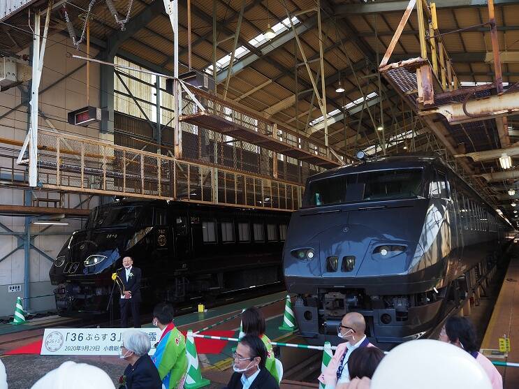 JR九州「36ぷらす3」お披露目！漆黒のボディと豪華な内装でぐるっと九州を回る新たな観光列車