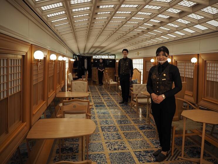 JR九州「36ぷらす3」お披露目！漆黒のボディと豪華な内装でぐるっと九州を回る新たな観光列車