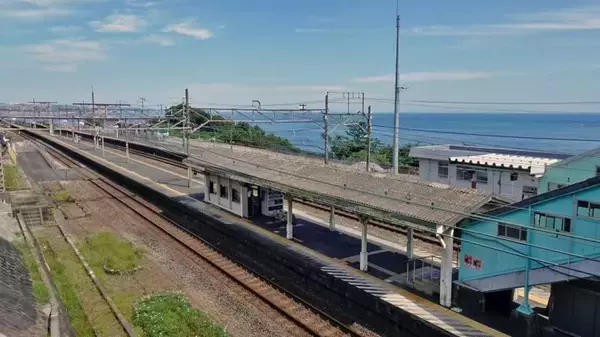 「お待たせしました　根府川駅　今日の青い海です【木造駅舎巡礼01】東海道本線番外篇」の画像