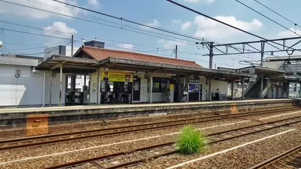 「西高屋駅　不思議な形の瓦屋根【木造駅舎巡礼02】山陽本線30/40」の画像
