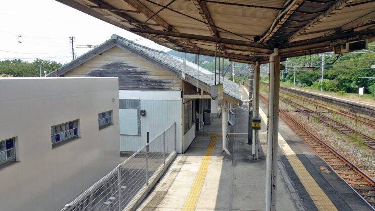 富海駅 素晴らしいポスターがあります 木造駅舎巡礼02 山陽本線47 57 年11月9日 エキサイトニュース