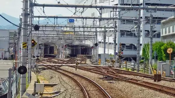「スイッチ・バックの飯能駅に着きます【駅ぶら04】西武池袋線」の画像