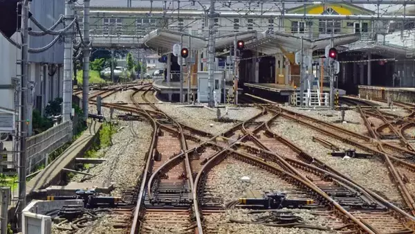 「スイッチ・バックの飯能駅に着きます【駅ぶら04】西武池袋線」の画像