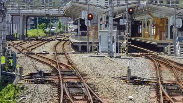 「スイッチ・バックの飯能駅に着きます【駅ぶら04】西武池袋線」の画像