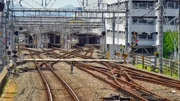 「スイッチ・バックの飯能駅に着きます【駅ぶら04】西武池袋線」の画像