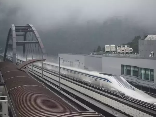 「品川に出現した「リニア中央新幹線の特大看板」には何が描かれているの？　JR東海に聞いてみた」の画像