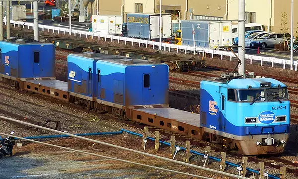 17年目の東京―大阪 特急コンテナ列車 スーパーレールカーゴ、その速さと環境性