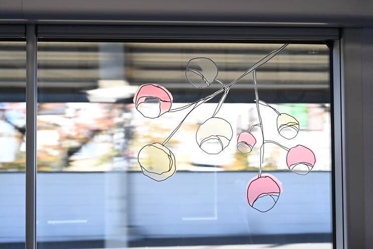 「百花列車」出発式開催、京阪線3000系車両に花モチーフの装飾やメッセージ　12月3日～15日運転　京女×京阪電車