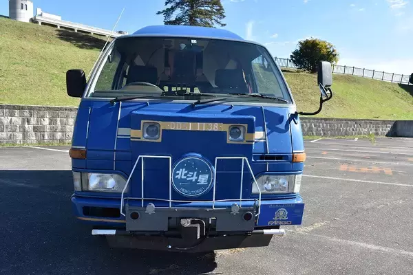 「公道を走る寝台特急「北斗星」！？趣味が高じてファーゴを改造、鉄道ファンならではのこだわりがすごい！」の画像