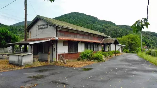 「行き止まりの道に駅がありました【木造駅舎巡礼06】美祢線07」の画像