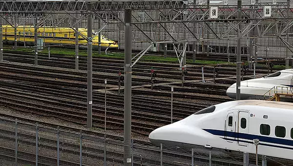 運がいいと新幹線ドクターイエローとスーパーレールカーゴがみえる現場