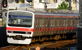 緊急事態宣言下の京葉線 初電に乗って実感、定員や乗車率 混雑率とは