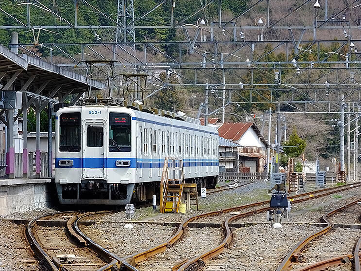 200型に8000型、東武鉄道の車両には 型 がある、京阪は系と形で読み方が……