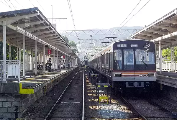 「吹田市 鉄道駅デザインマンホール、2/1に阪急千里線 北千里 山田 吹田の3駅が登場」の画像