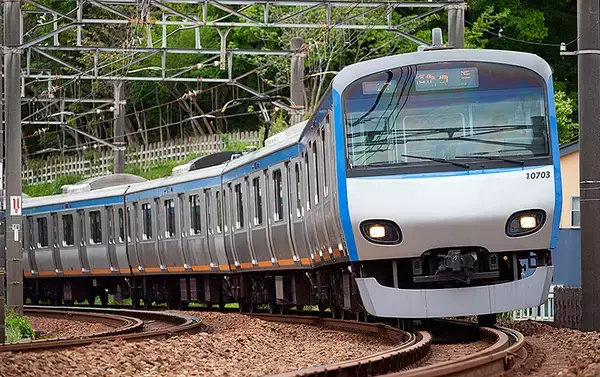 「E231系顔の相鉄10000系がJR長野総合車両センターへ、過去を捨てる整形手術も」の画像