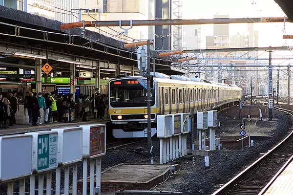 「E217系がやすむ錦糸町駅 留置線やアルカキット錦糸町はもともと……」の画像