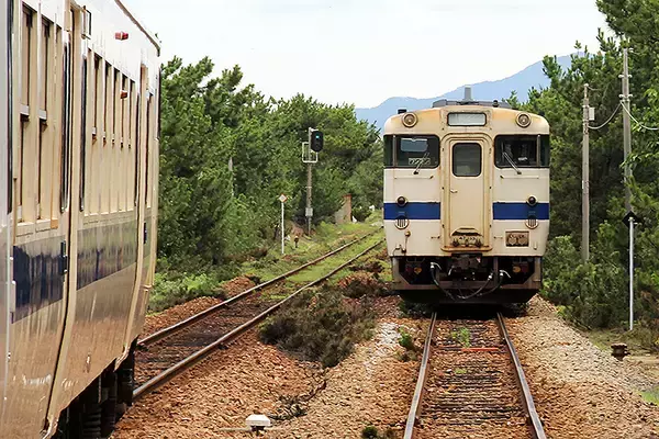 「古くて新しい香椎線、117年続く線路を行く架線式蓄電池電車からみえる物語」の画像
