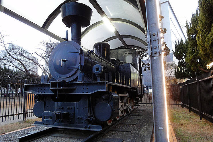 イトーヨーカドー津田沼店前にある大日本帝国陸軍 蒸気機関車 21年2月13日 エキサイトニュース