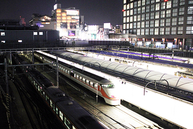 新宿貨物駅 跡地のいま、小田急地下ホームや西武新宿駅ビルが建設中のころ＿新宿1974