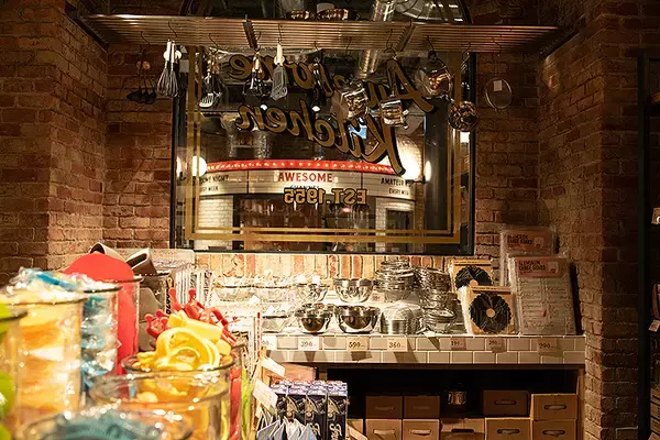 「渋谷にニューヨーク市地下鉄の駅が出現!? AWESOME STORE TOKYO 3/12オープン！ オーサム史上最強の品揃え」の画像