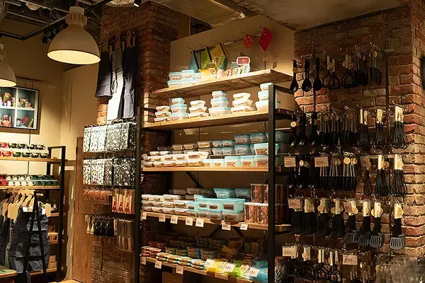 「渋谷にニューヨーク市地下鉄の駅が出現!? AWESOME STORE TOKYO 3/12オープン！ オーサム史上最強の品揃え」の画像