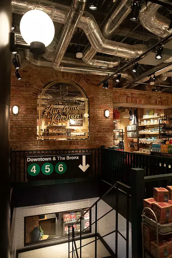 「渋谷にニューヨーク市地下鉄の駅が出現!? AWESOME STORE TOKYO 3/12オープン！ オーサム史上最強の品揃え」の画像