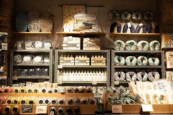 「渋谷にニューヨーク市地下鉄の駅が出現!? AWESOME STORE TOKYO 3/12オープン！ オーサム史上最強の品揃え」の画像