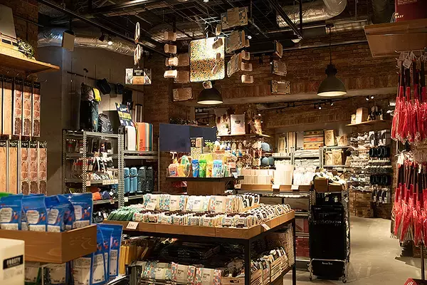 「渋谷にニューヨーク市地下鉄の駅が出現!? AWESOME STORE TOKYO 3/12オープン！ オーサム史上最強の品揃え」の画像