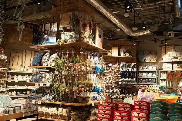 「渋谷にニューヨーク市地下鉄の駅が出現!? AWESOME STORE TOKYO 3/12オープン！ オーサム史上最強の品揃え」の画像