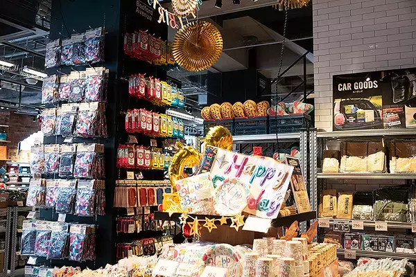 「渋谷にニューヨーク市地下鉄の駅が出現!? AWESOME STORE TOKYO 3/12オープン！ オーサム史上最強の品揃え」の画像