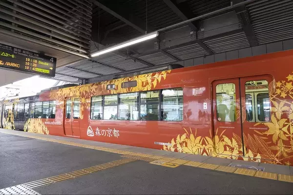 「JR嵯峨野線にて「森の京都QRトレイン」が運行開始」の画像