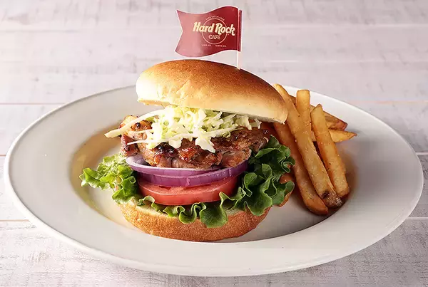 「六本木 ハードロックカフェ東京でフィリピン伝統料理！ 4月だけの期間限定、往復航空券が当たるチャンスも！」の画像