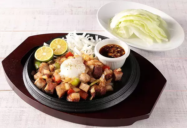 「六本木 ハードロックカフェ東京でフィリピン伝統料理！ 4月だけの期間限定、往復航空券が当たるチャンスも！」の画像