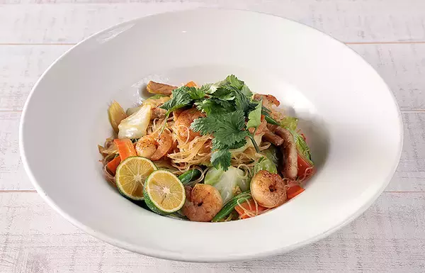 「六本木 ハードロックカフェ東京でフィリピン伝統料理！ 4月だけの期間限定、往復航空券が当たるチャンスも！」の画像