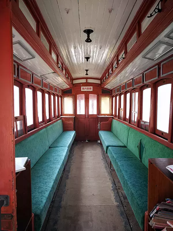 「日本初、京都市電 N電 が復元されて法要施設に！ 大覚寺の保存車両が大阪府交野市ハピネスパーク交野霊園で“再稼働”」の画像